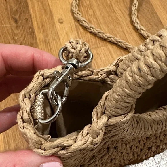 *last chance* Shein | Stylish Tan Woven Handbag - Picture 3 of 12